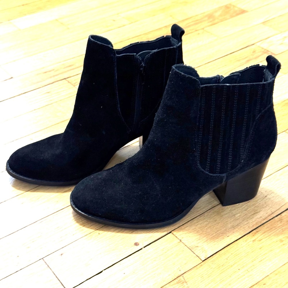 Crown Vintage Black Suede Ankle Boots Block Heel Side Zip Women's Size 8.5